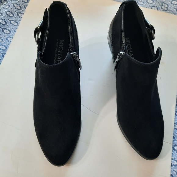 Michael Shannon Black Ankle Booties with Buckle Detail 7.5 - Picture 4 of 9